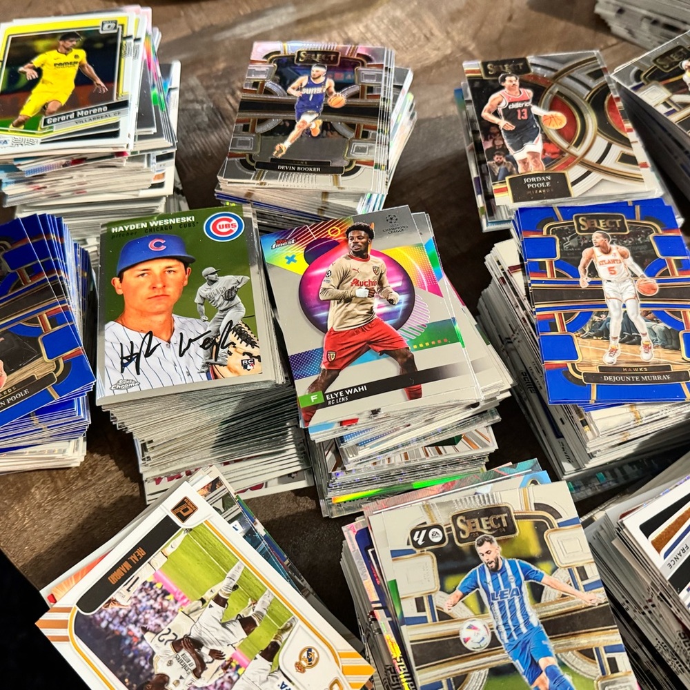 Lot of cards with more than 2 thousand
